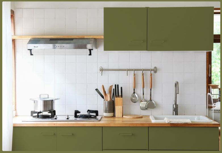 Móvel de cozinha pintado com a cor Cipó da Amazônia da Suvinil